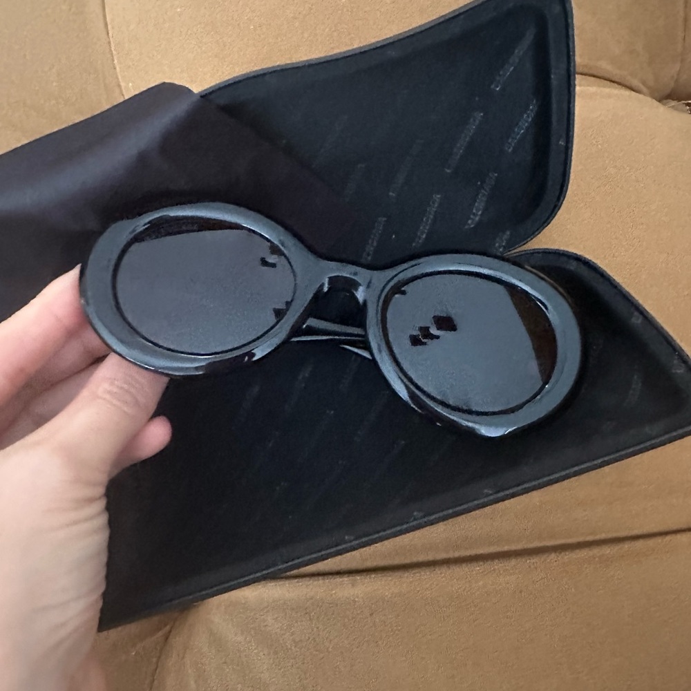 Balenciaga Women's Black Sunglasses - Picture 4 of 6